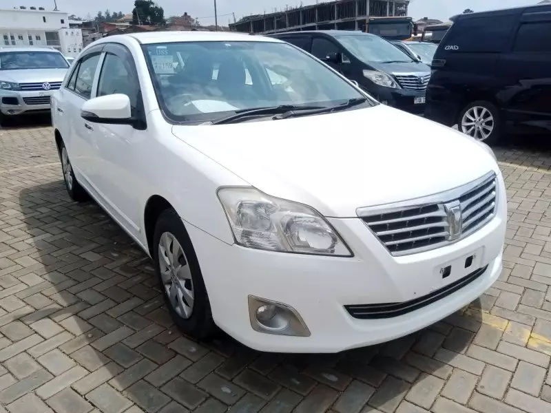 Toyota Premio    - 2013