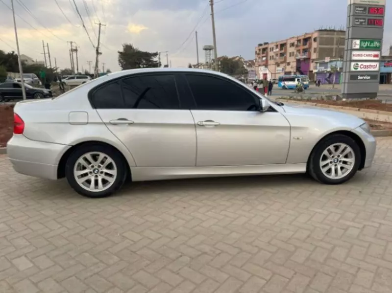 BMW 320i   - 2009