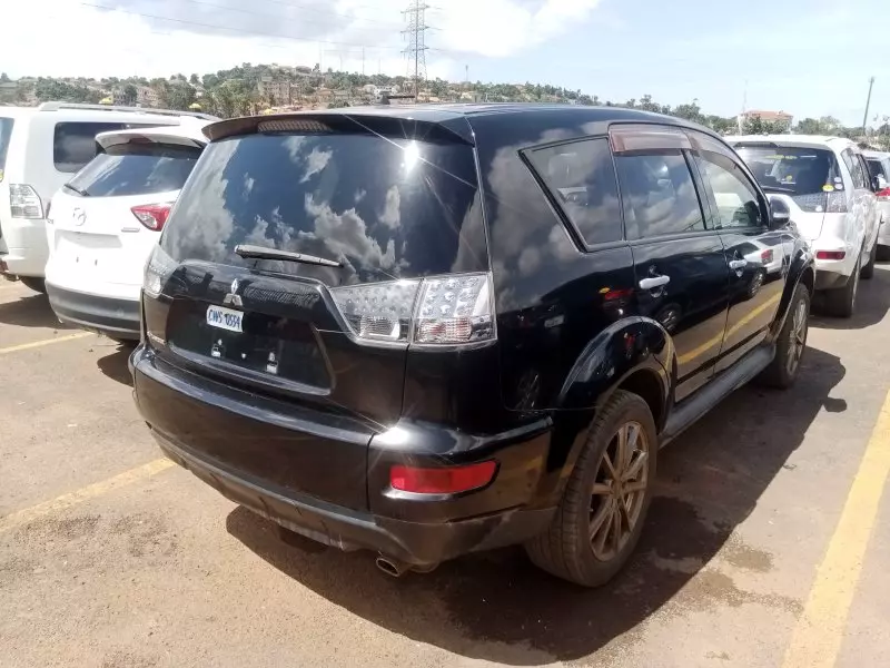 Mitsubishi OUTLANDER   - 2012