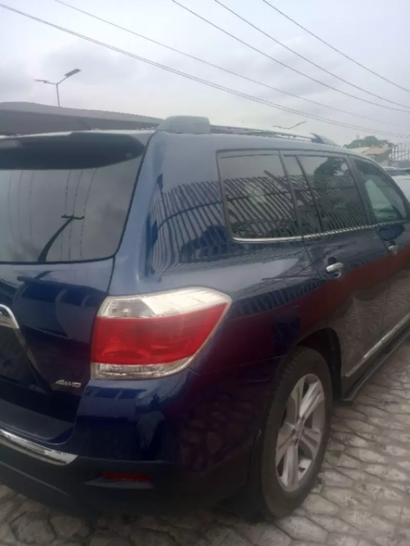 Toyota Highlander   - 2013