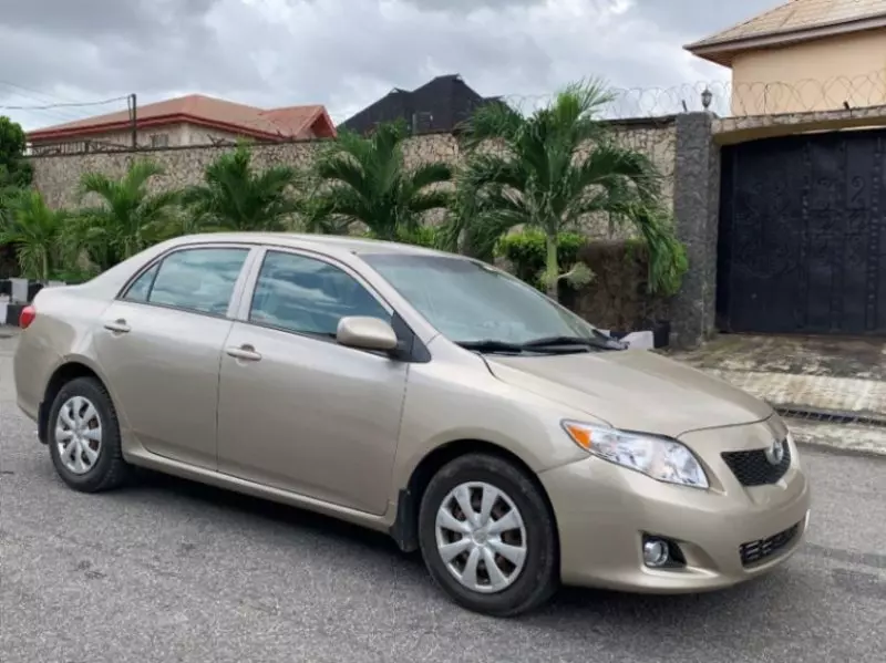 Toyota Corolla   - 2009