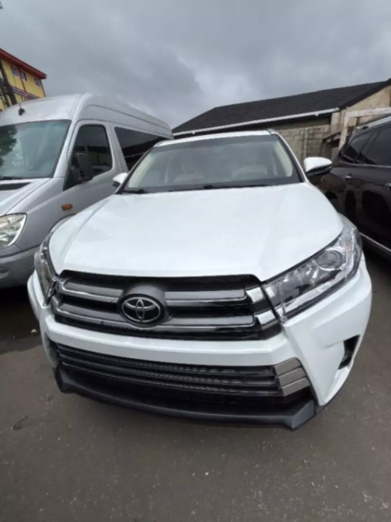 Toyota Highlander   - 2016