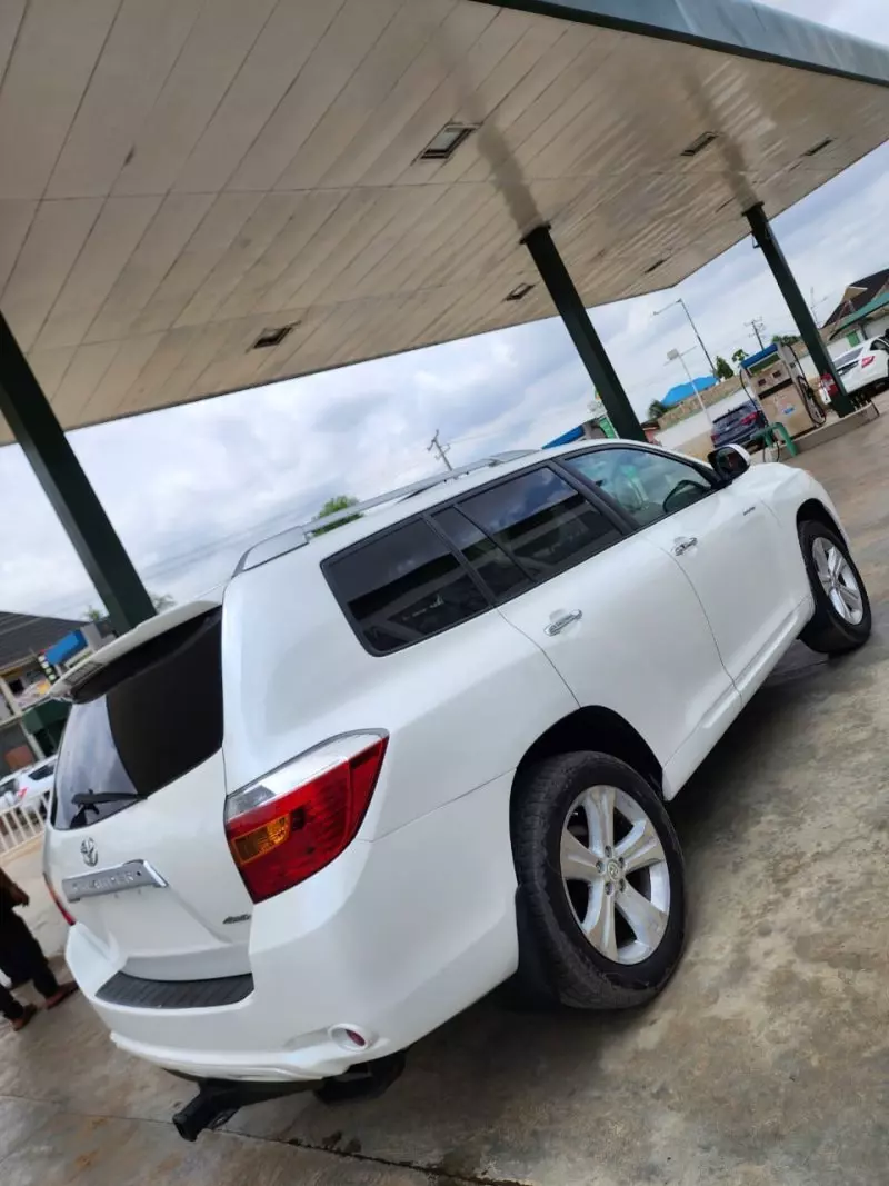 Toyota Highlander   - 2010