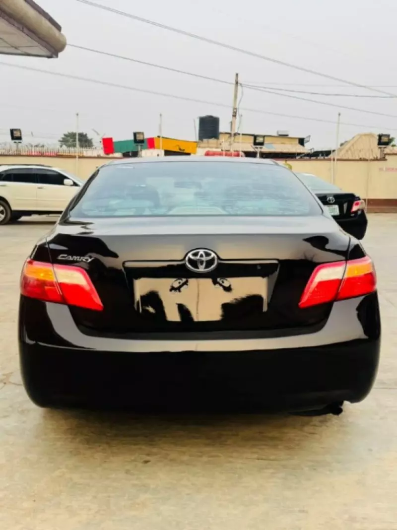 Toyota Camry   - 2009