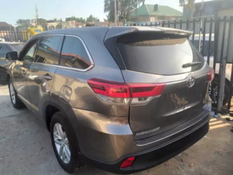 Toyota Highlander   - 2014