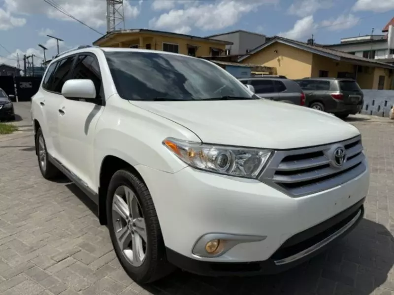 Toyota Highlander   - 2012