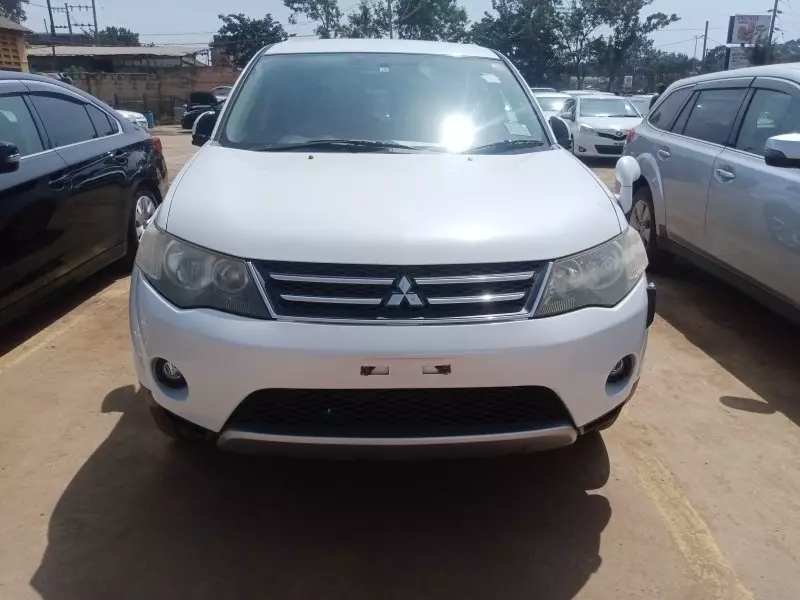 Mitsubishi OUTLANDER   - 2010