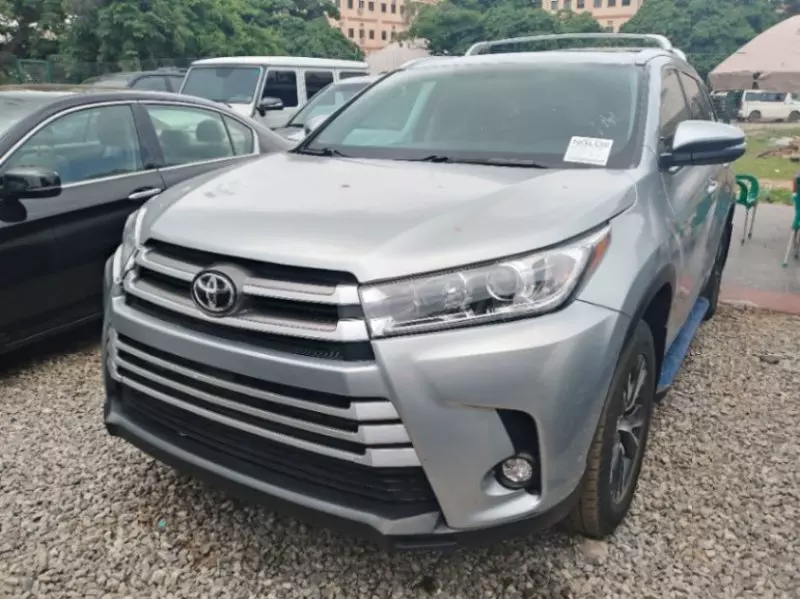 Toyota Highlander   - 2016