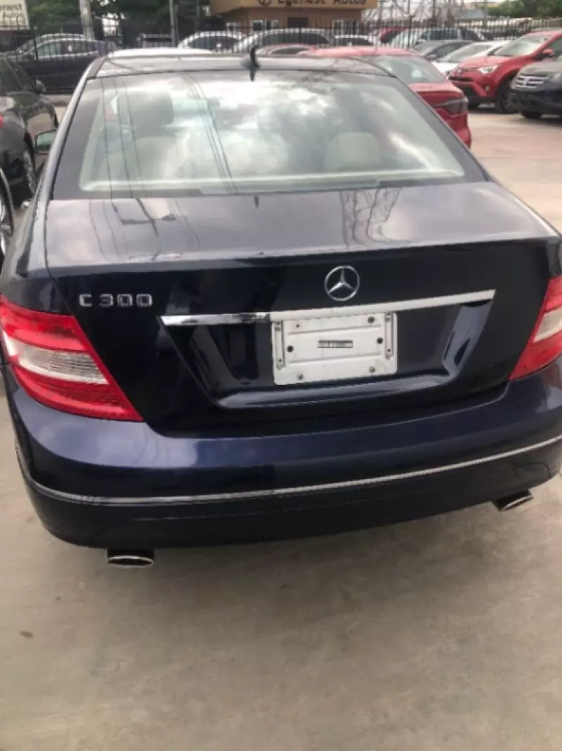 Mercedes-Benz 300   - 2010