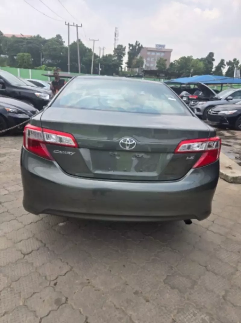Toyota Camry   - 2014