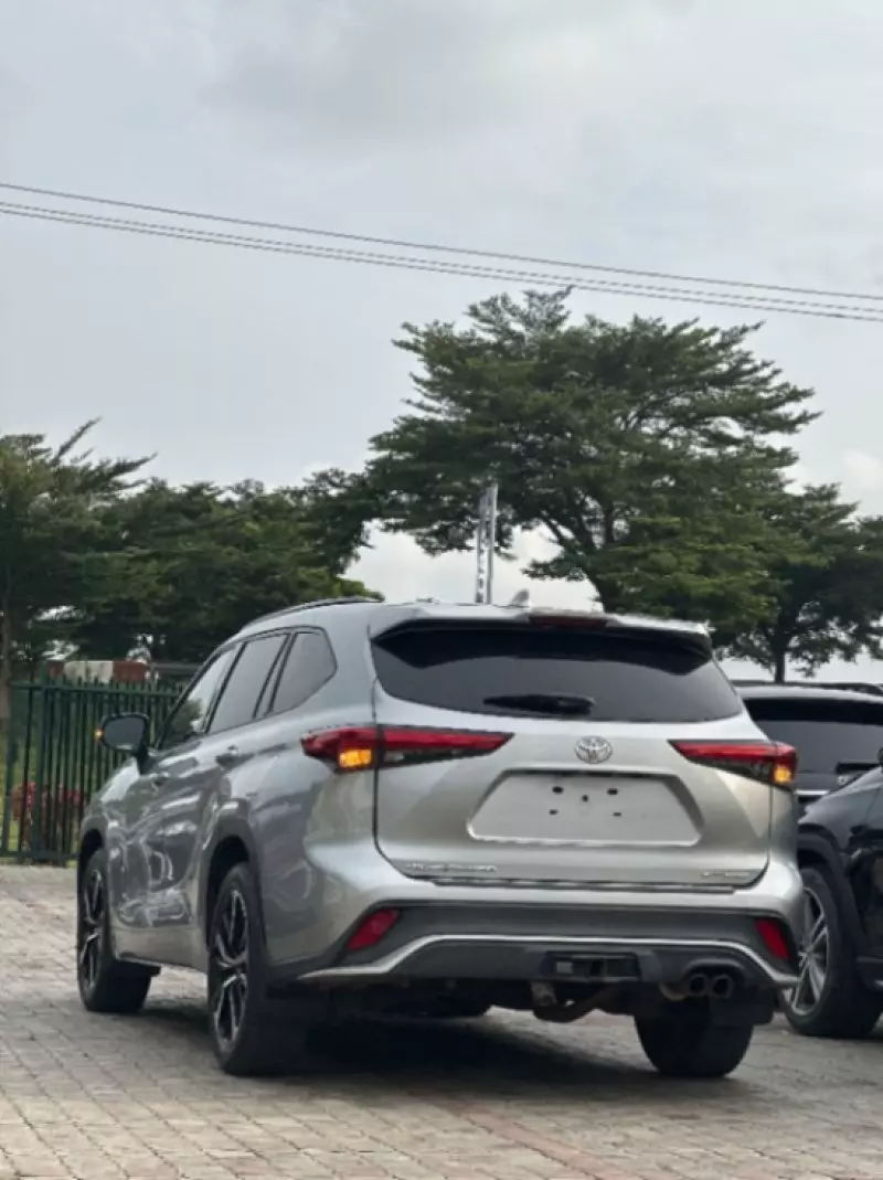 Toyota Highlander   - 2022