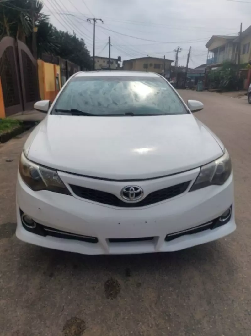 Toyota Camry   - 2012