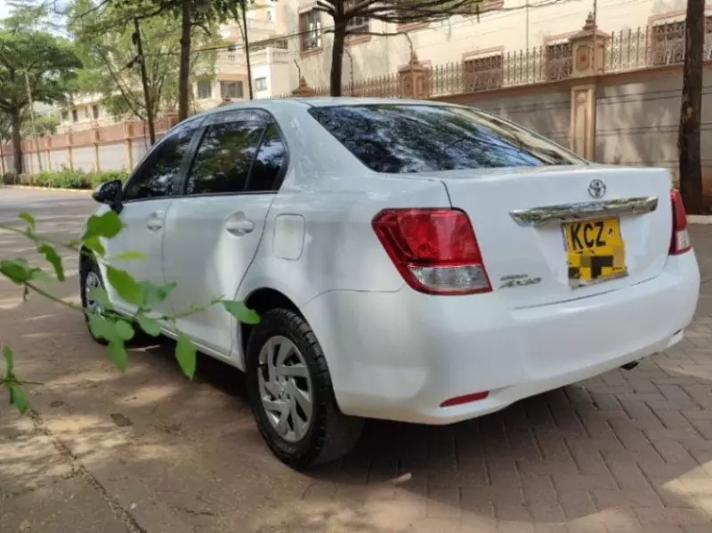 Toyota Axio    - 2013