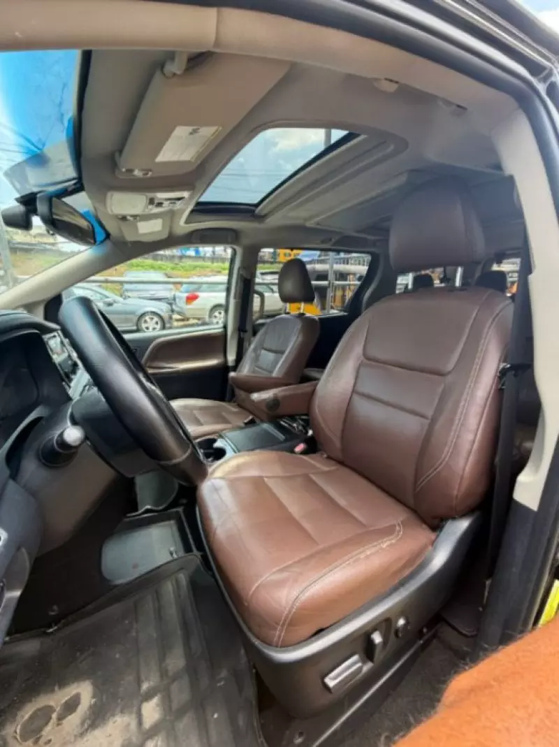 Toyota Sienna   - 2017
