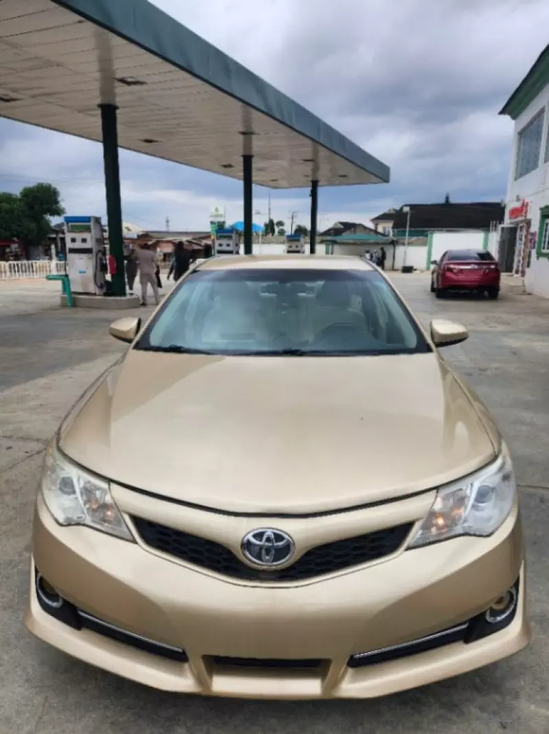 Toyota Camry   - 2012