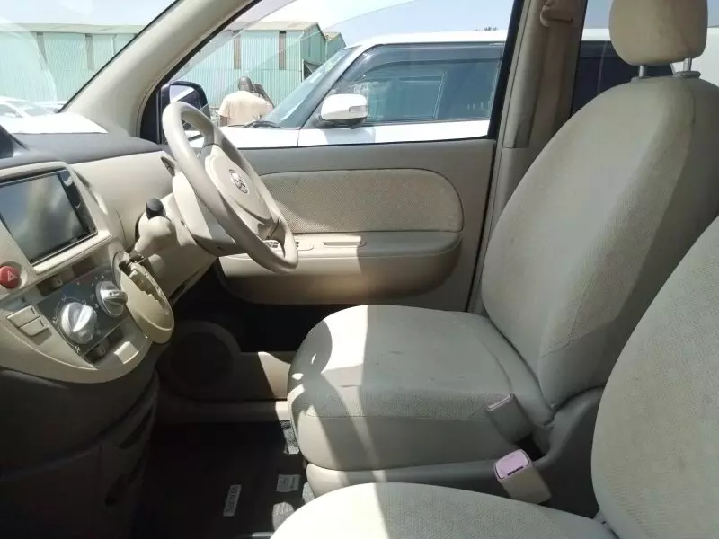 Toyota Sienta   - 2009