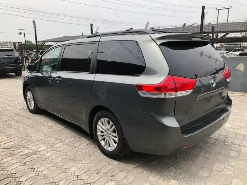 Toyota Sienna   - 2012