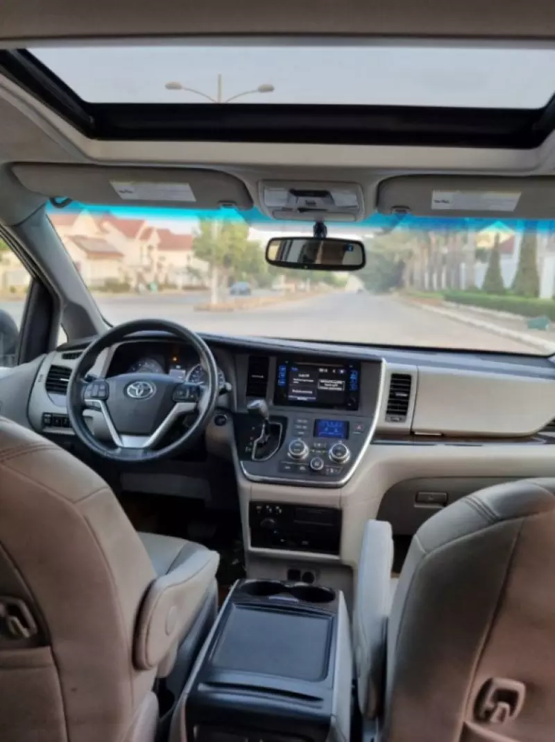 Toyota Sienna - 2015