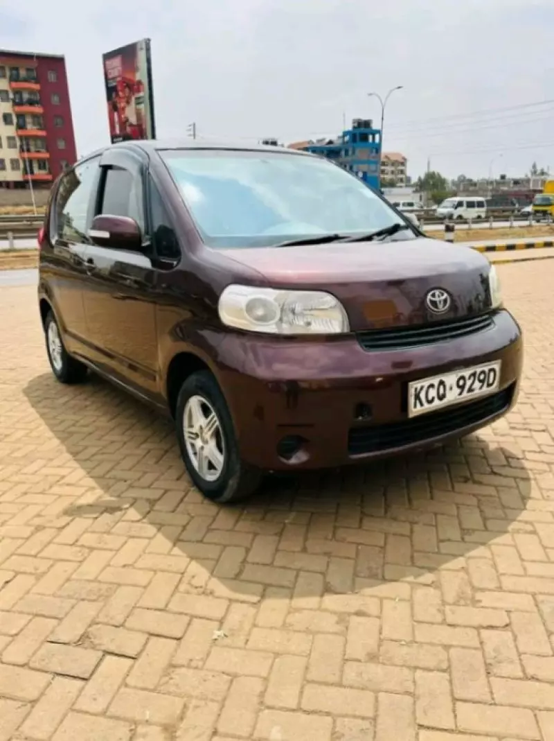 Toyota Porte   - 2011