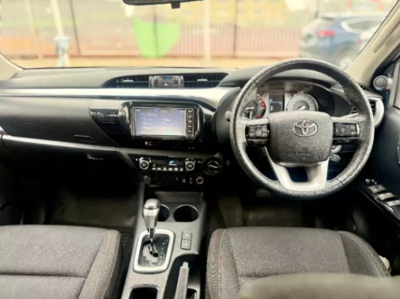 Toyota Hilux   - 2020
