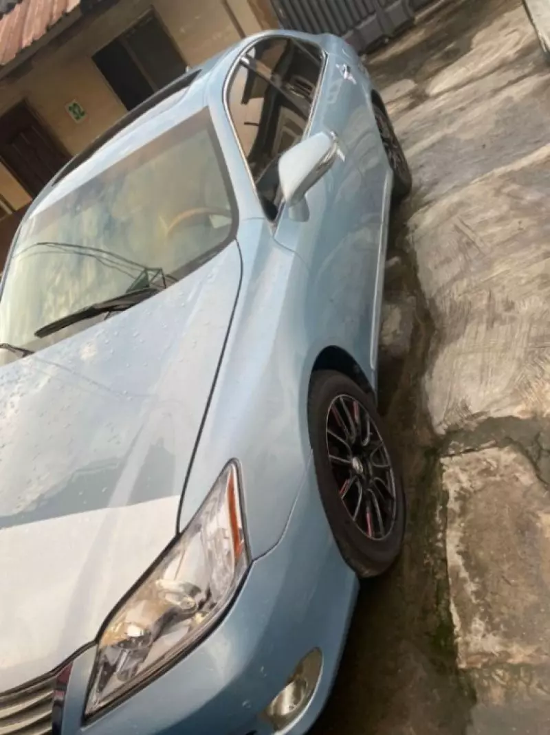 Lexus ES 350   - 2010