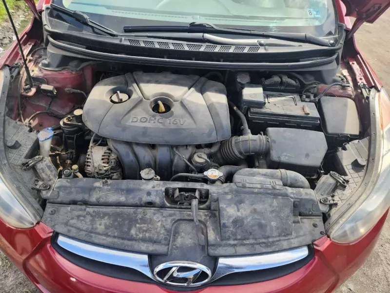 Hyundai Elantra   - 2012