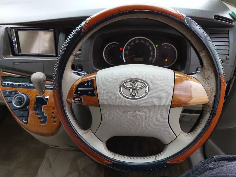 Toyota Isis    - 2009