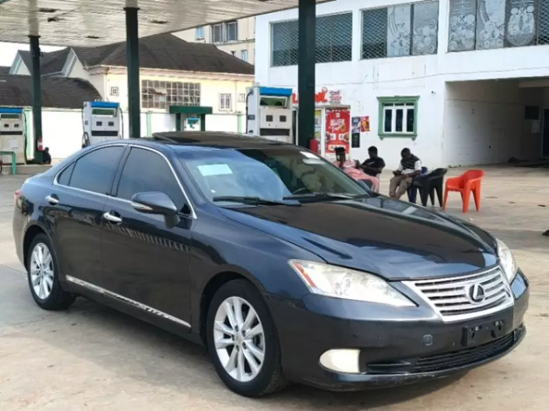 Lexus ES   - 2010