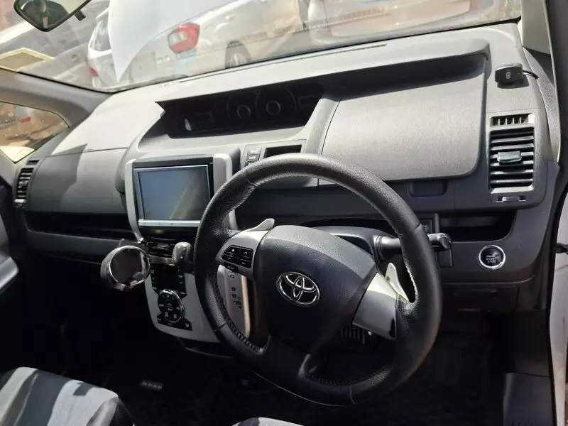 Toyota Alphard   - 2013