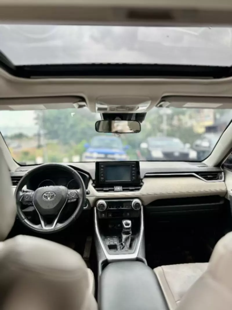 Toyota RAV 4   - 2019