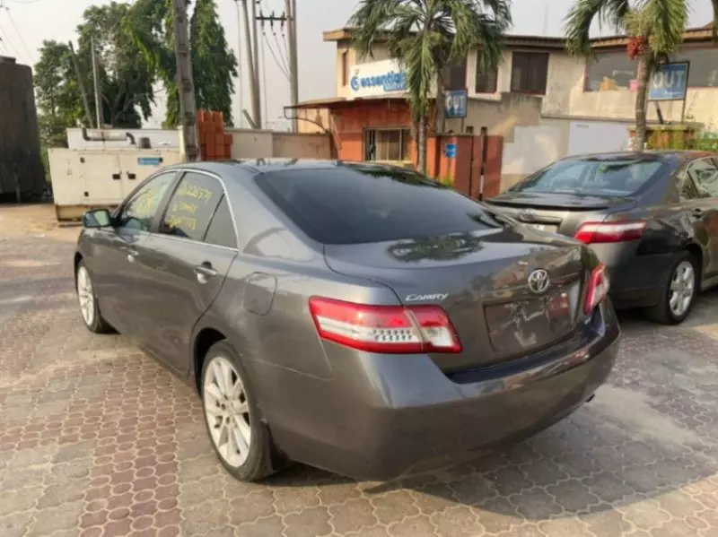 Toyota Camry   - 2010
