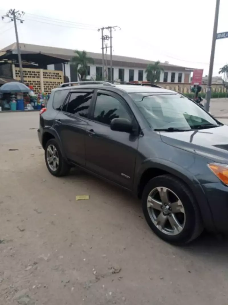 Toyota Rav4   - 2011