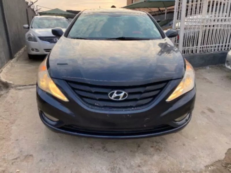 Hyundai Sonata   - 2011