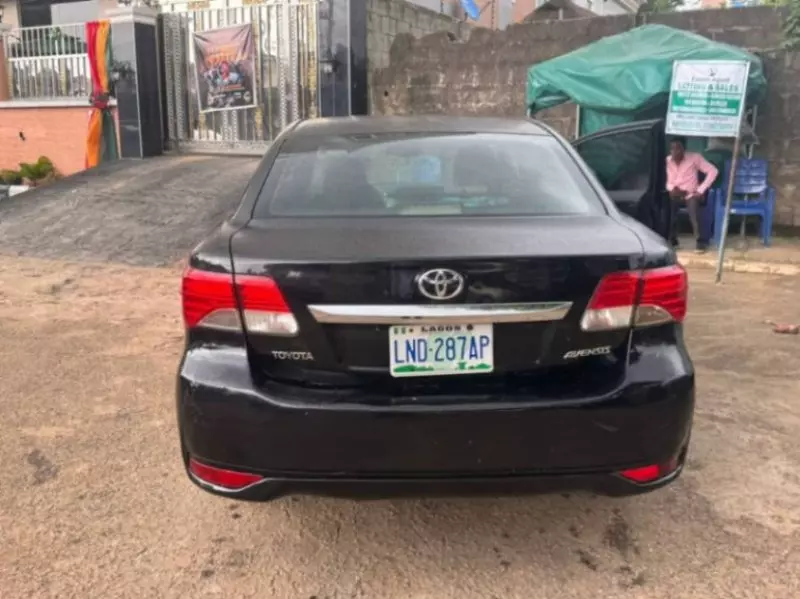 Toyota Avensis   - 2013