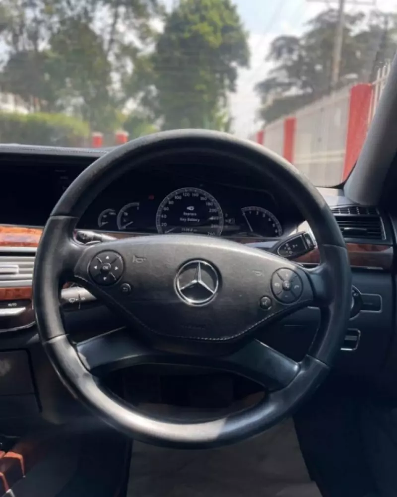 Mercedes-Benz 350   - 2011