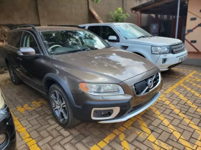 Volvo XC70   - 2011