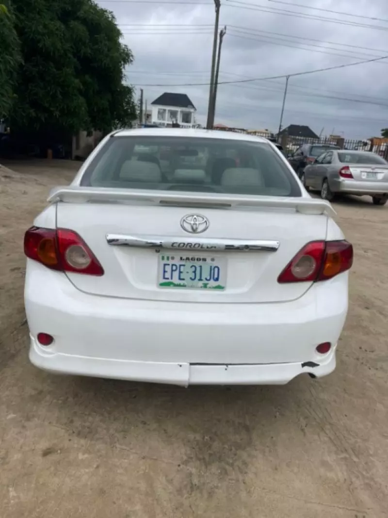 Toyota corolla   - 2009
