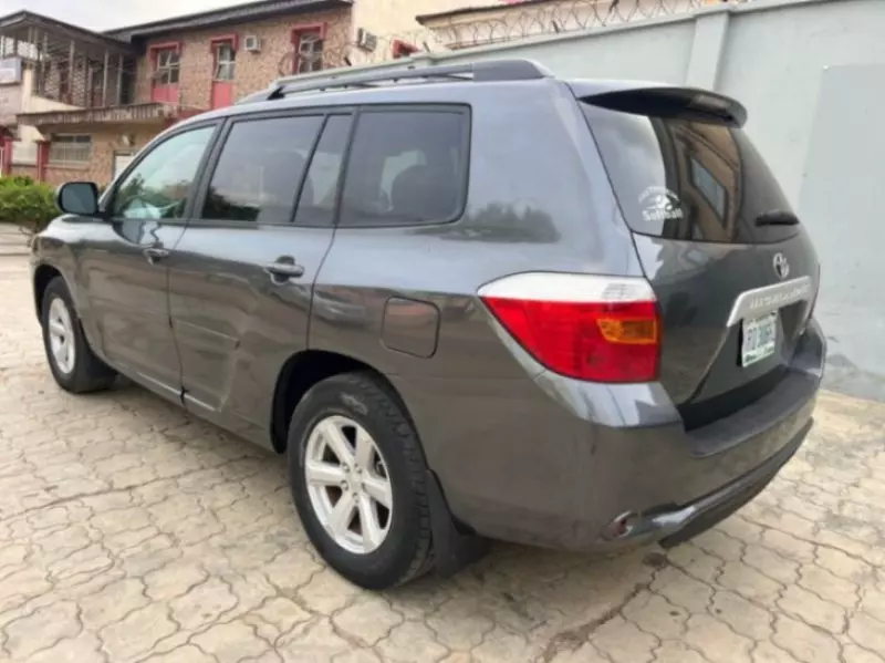 Toyota Highlander   - 2010