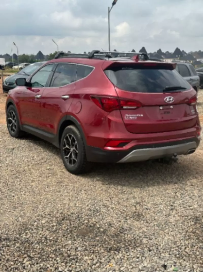 Hyundai Santa Fe   - 2017