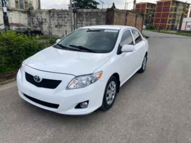 Toyota Corolla   - 2009