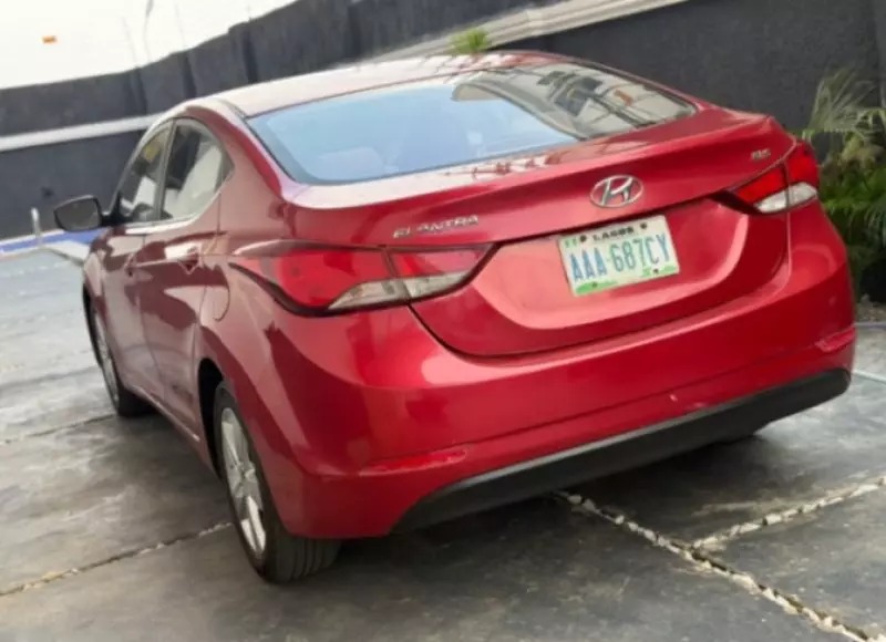 Hyundai Elantra   - 2013