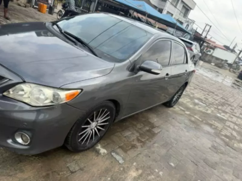 Toyota Corolla   - 2010