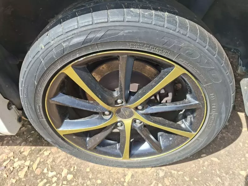 Toyota Noah   - 2012