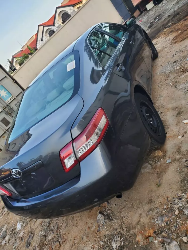 Toyota camry   - 2010