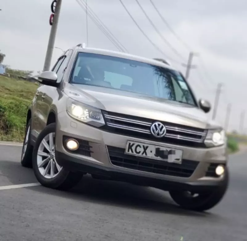 Volkswagen Tiguan   - 2012