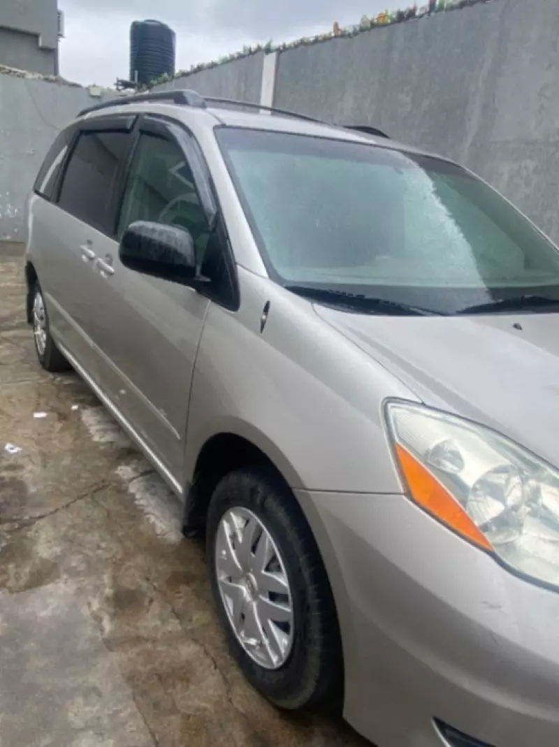 Toyota Sienna   - 2006