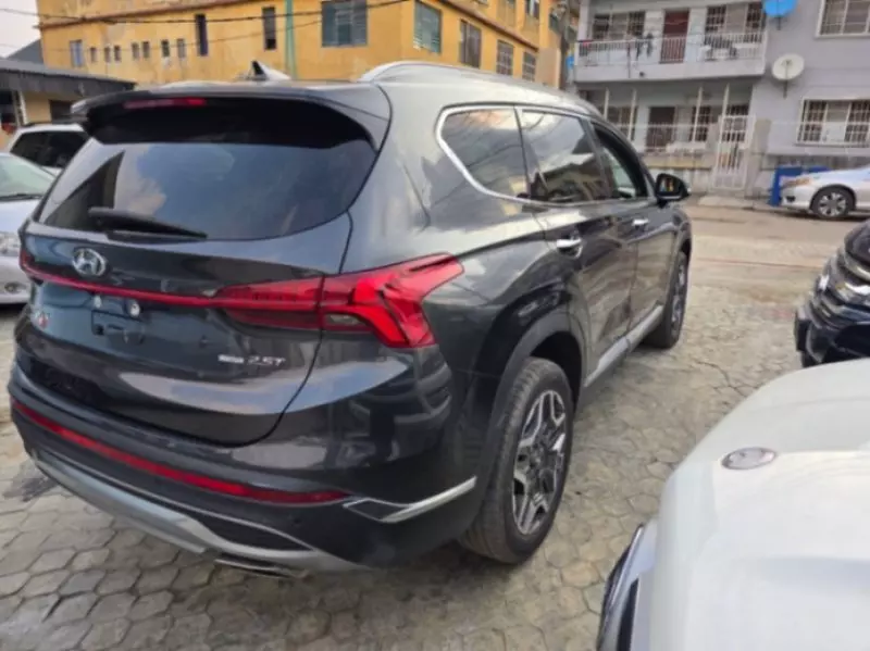 Hyundai Santa FE   - 2021