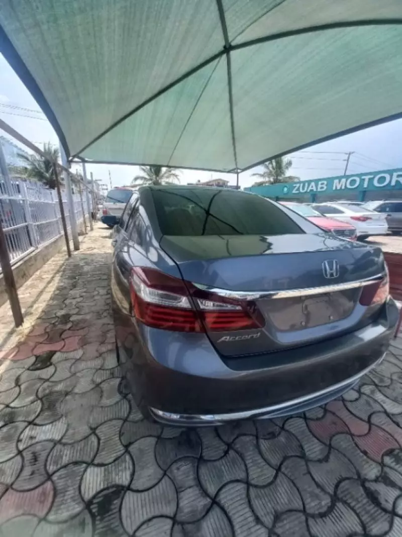 Honda Accord   - 2017