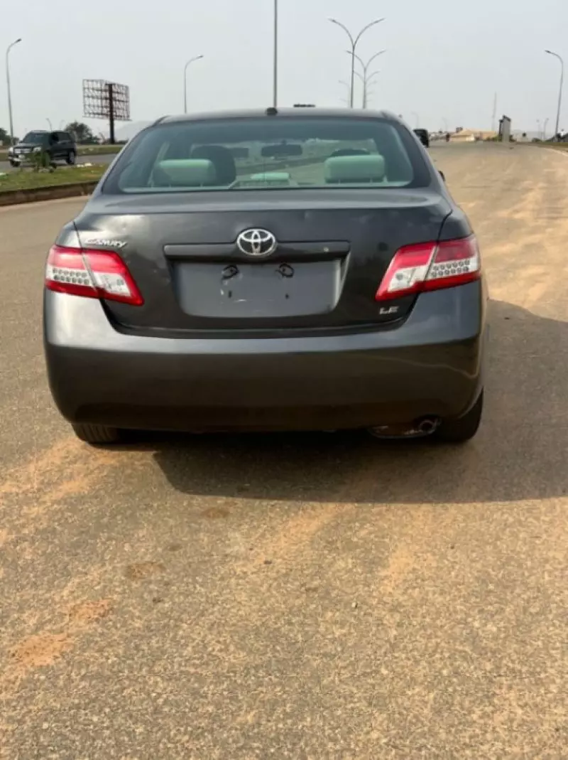 Toyota camry   - 2011