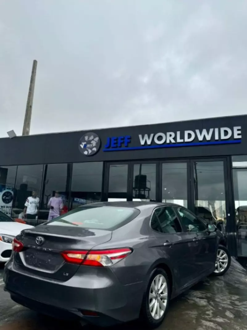 Toyota Camry   - 2018